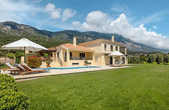 Elegant 4 bedroom villa with amazing views in Trapezaki Kefalonia
