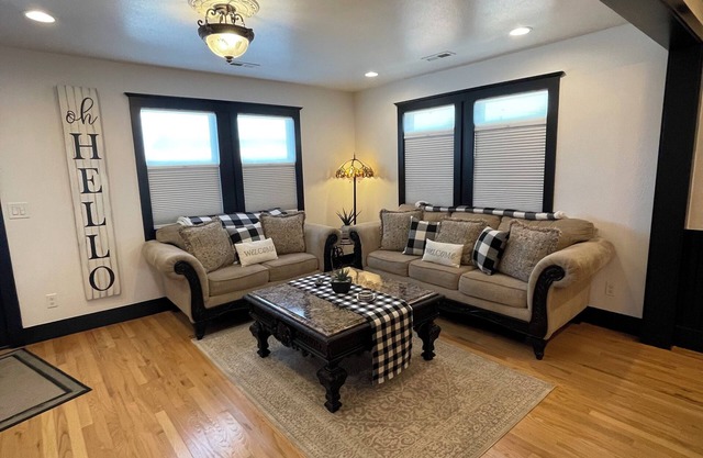 Elegant 4bed2bth Great Denver Location! 5 mins to all highways Awesome reviews!