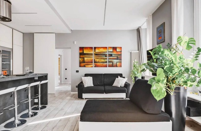 Elegant and stylish apartment in Milan center