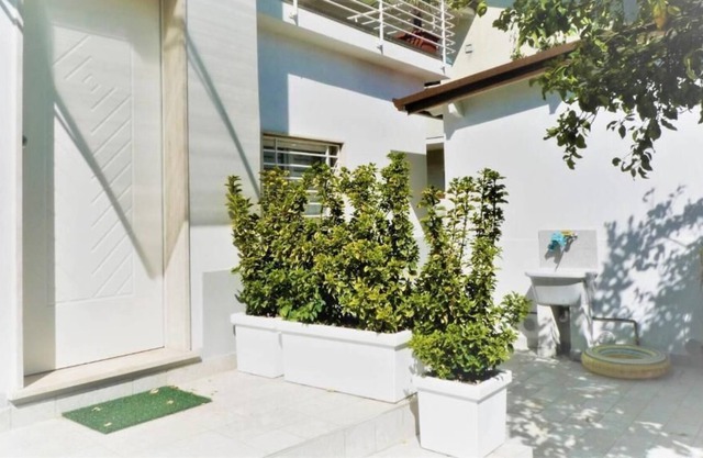Elegant apartment + annex near the sea