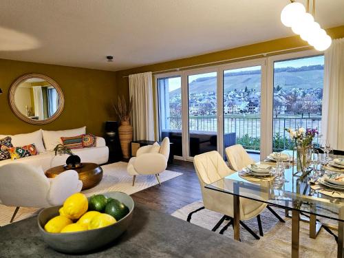 Elegant Apartment with Direct River View, Balcony and Parking in Bernkastel-Kues