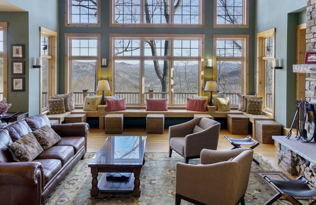 Elegant chalet with mountain views & private hot tub