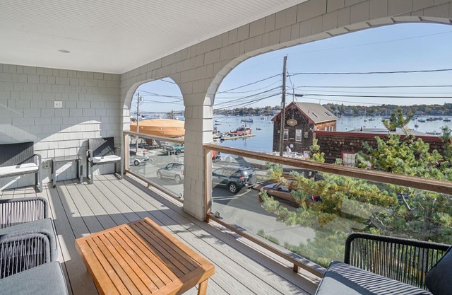 Elegant condo overlooking the harbor with a great balcony, location & view