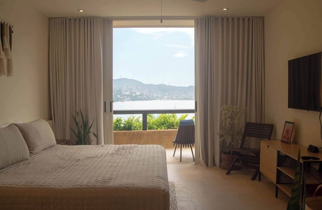 Elegant Condo with Terrace Jacuzzi and Beachfront