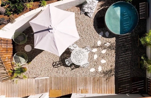Elegant cottage with swimming pool near beaches and golf