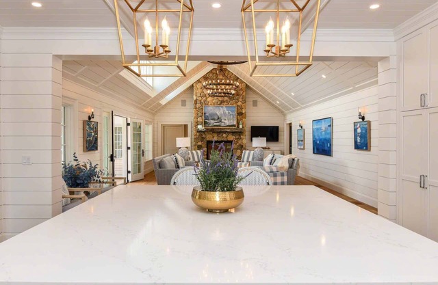 Elegant Country Estate With Pool In Katama