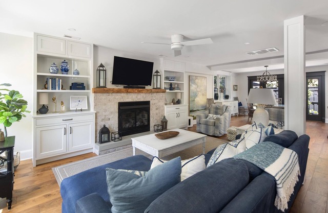Elegant End-unit Townhouse in Historic Charleston