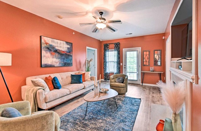 Elegant Fayetteville Condo 8 Mi to Downtown!