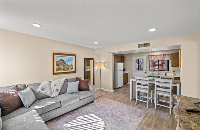 Elegant Green Valley Villa 55+