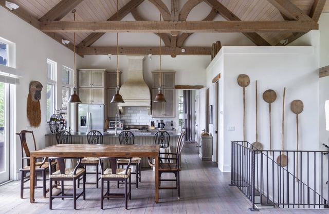 Elegant interior. Sunset views. Walk to town. Professional kitchen. Pet friendly