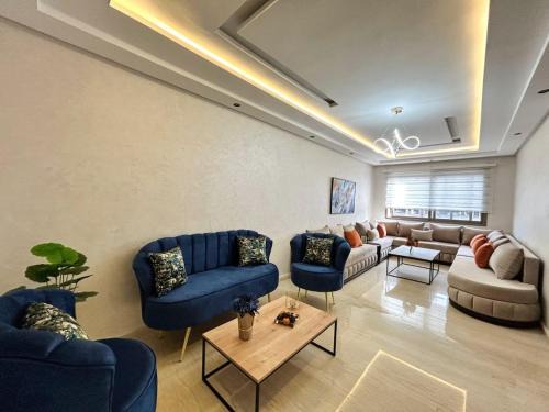 Elegant Lateral Beachfront Family Stay
