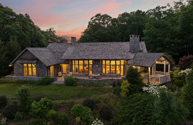Elegant Mountain Home with Views