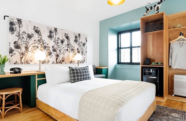 Elegant Queen Room with Gourmet Minibar, Near Lan Su Chinese Garden !
