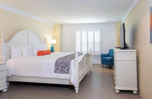 Elegant Room for Couples Featuring Stunning Harbor Views and Peaceful Serenity