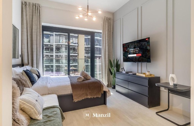 Elegant Studio w Balcony View near Downtown Dubai