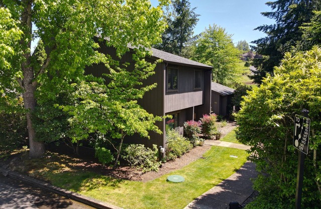 Elegant Townhome, park-like setting. Local event transportation provided.
