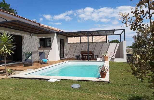 Elegant Villa in Sainte Valière