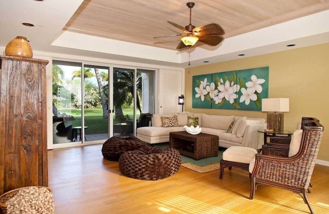 Elegant villa just 10-minute walk to beaches!