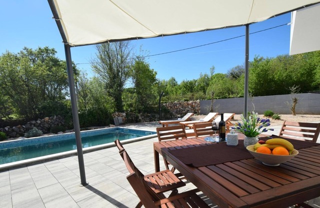 Elegant Villa Karin with pool