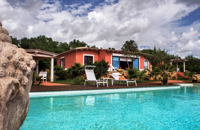 Elegant Villa with private garden and infinity pool