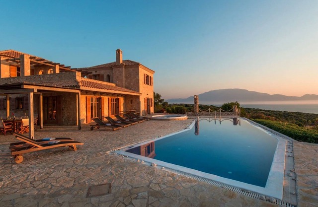 Elegant Zante Villa | Villa Divas | 6 Bedrooms | Infinity Pool | 100 Metres To.