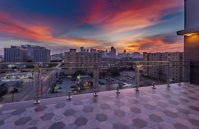 Element Dallas Downtown East