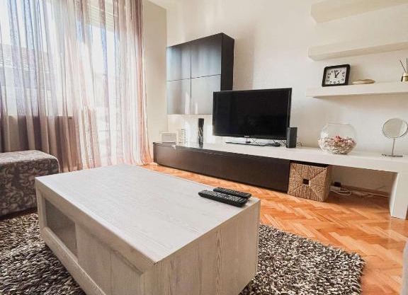 Elena apartman