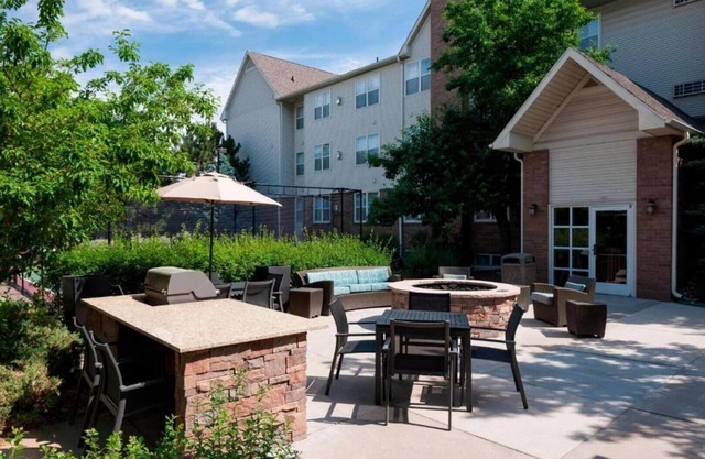 Elevate your experiences at our Highlands Ranch hotel