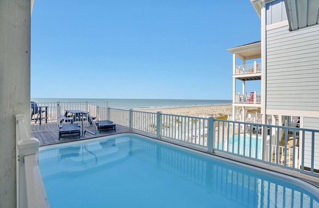 Elevated Pool In-Deck -7BR/5.5BA House - Oceanfront, Elevator, Sleeps 24