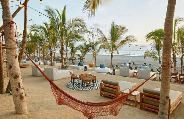 Elite Christmas Week in Luxurious 3200 sf Grand Luxxe Villa Ocean View and Beach