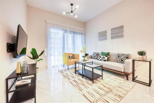 Elite LUX Holiday Homes - Cozy & Stylish 1 BR with Huge Pools & World Class Gym
