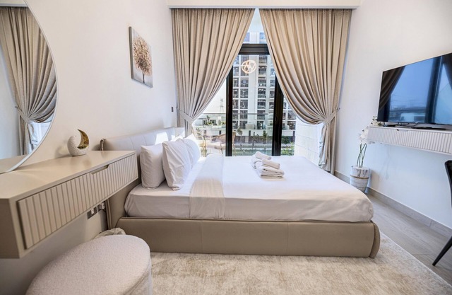 Elite LUX Holiday Homes - Upscale Studio in Azizi Riviera Prime Location Dubai