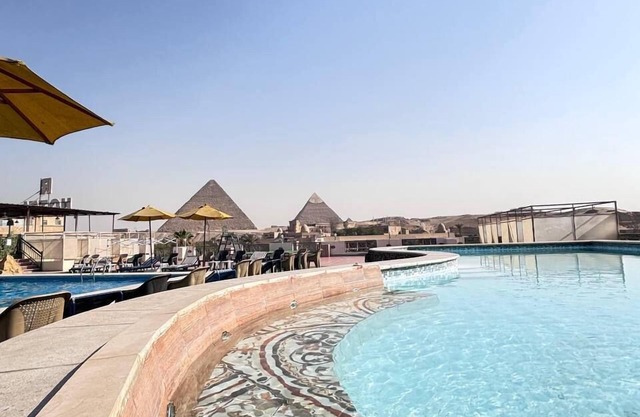 Elite Pyramids View Inn