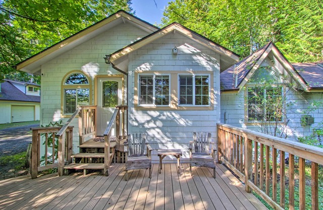 'Elk Hideaway:' Ashford Cottage w/Hot Tub!