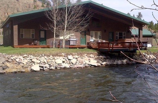 ELK RIVER HOUSE, Sleeps 15, Hot Tub, Garage, Pool Table, Wi-Fi, Sat TV