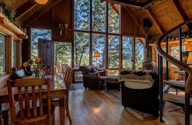 Elk Road Cabin- Magnificent Mountain Views!