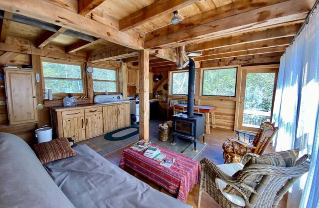 Ellens’s Cabin Where comfort meets wilderness, remote yet cozy