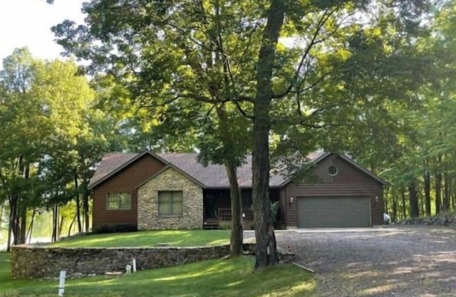 Ellie's Sunshine house on Big Chetac Lake