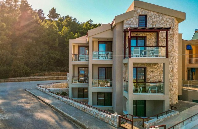 Elpiniki Luxury Rooms