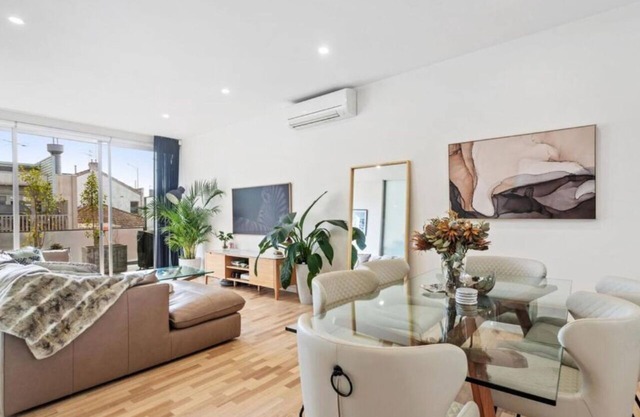 Elwood Beach Retreat by Ready Set Stay
