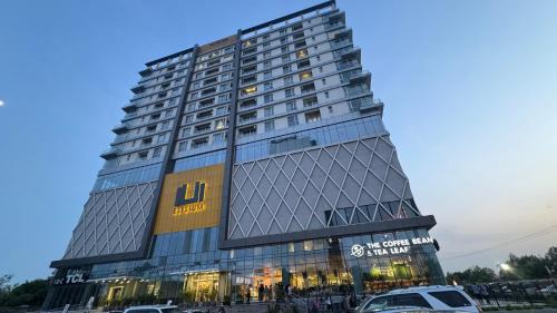 ELYSIUM TOWER Modern & Luxury Apartments Overlooking Centaurus Mall Islamabad