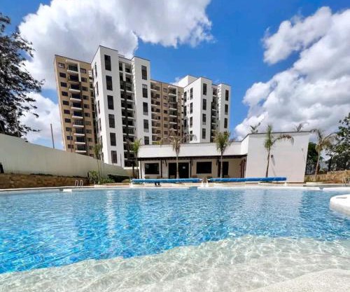Emaza Lux Stylish, Modern 1 Bedroom Apartment, Pool & Gym, at Mi Vida Garden City