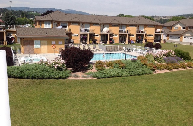 Emerald Beach Villas 3 BD Lakefront Condo & Boat Slip, Wood Lake, Lake Country
