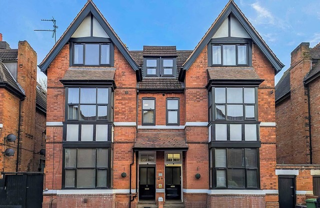 Emerald Suite Moseley Mews by StayStaycations