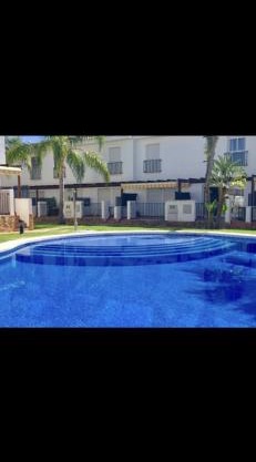 ENCANTADORA CASA CON PISCINA A 5 MIN PLAYA WIFI