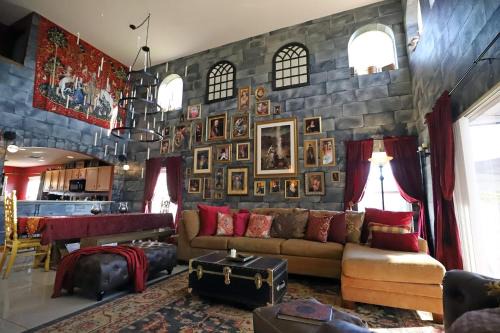 Enchanted Villa with Lake View 6-Bedroom in Resort 9 miles to Disney World 15 miles to the Wizarding World of Harry Potter