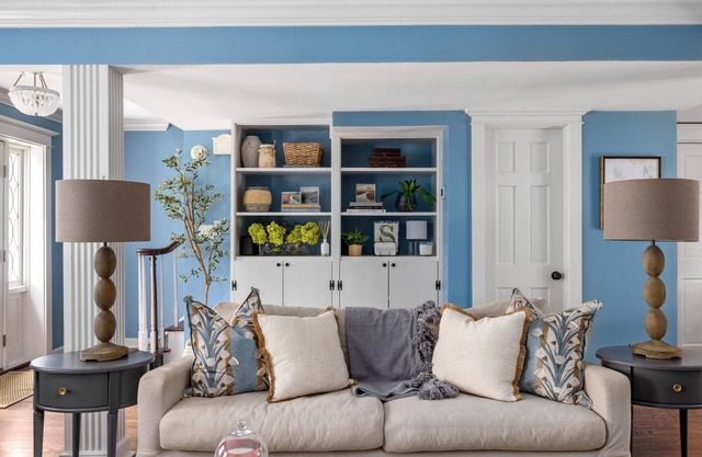 Enchanting Townhome in the Harleston Village, Parking Included
