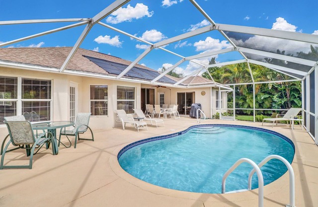 Enchanting Villa with Private Pool, Bicycles, and Full Amenities; 7-day discount