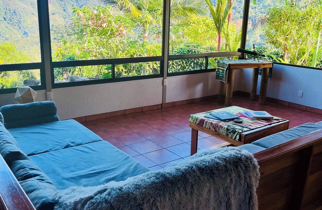 Enchanting zen home for friends and family, sleeps up to 8, kid friendly!