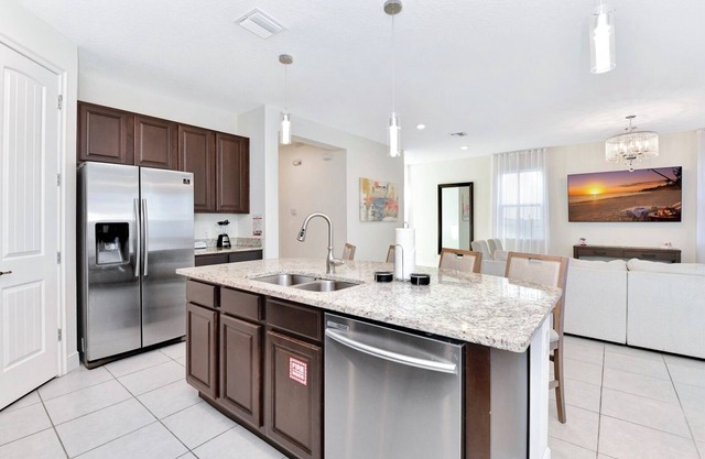 Encore Disney Villa 5 bedroom & private pool 12 guests 15 mins from Disney Parks